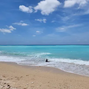 Beachfront Apartment, Quiet 4 Beds, 1 Bath, Ac, Wi-fi, Hot Water, In Near Patos Apartment Paraiso (Barahona)
